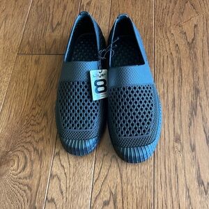 Ladies layer 8 1/2 black shoes new with tags